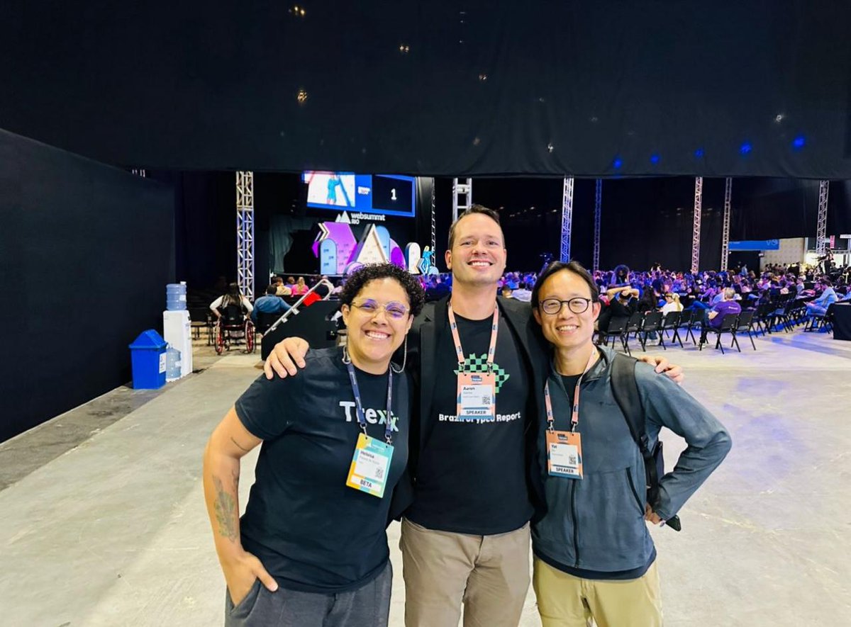 ggtrexx's tweet photo. Ontem foi um ótimo dia!

Além de apesentarmos o @Dropperxyz para a comunidade de tecnologia na @WebSummitRio, nossa fundadora @helo_eth e CEO da Trexx encontraram @ysiu novamente em um painel sensacional com @BrazilCrypto_, e você pode acompanhar o que eles disseram aqui 👇🏼

O conceito de efeito de rede é amplamente utilizado em negócios de plataforma como Uber, Rappi e o próprio Dropper.

Para Yat Siu, o efeito de rede na web2 é isolado, ao contrário da web3 onde comunidades e protocolos ampliam esse efeito.

O Airdrop é o oposto da propaganda, projetos já têm dinheiro para investir em marketing, em vez de colocar milhões em plataformas como Google Ads e Facebook Ads, a distribuição de capital e incentivos para a comunidade pode se tornar um novo mecanismo de aquisição.

Naturalmente, alguns eventos de aquisição serão ocasionais e a rotatividade acontecerá, mas um jogador que ganha dinheiro com um jogo tem mais probabilidade de gastá-lo em outros jogos, não necessariamente com o projeto que distribuiu o incentivo. O valor ainda é compartilhado em todo o ecossistema.

E finalmente, com a web3, fomos capazes de identificar os super fãs das marcas. Não precisamos necessariamente de milhões de usuários, mas de usuários que realmente se envolvam com os projetos e os monetizem.

Nos acompanhem para saber mais sobre esse evento e novidades do setor.