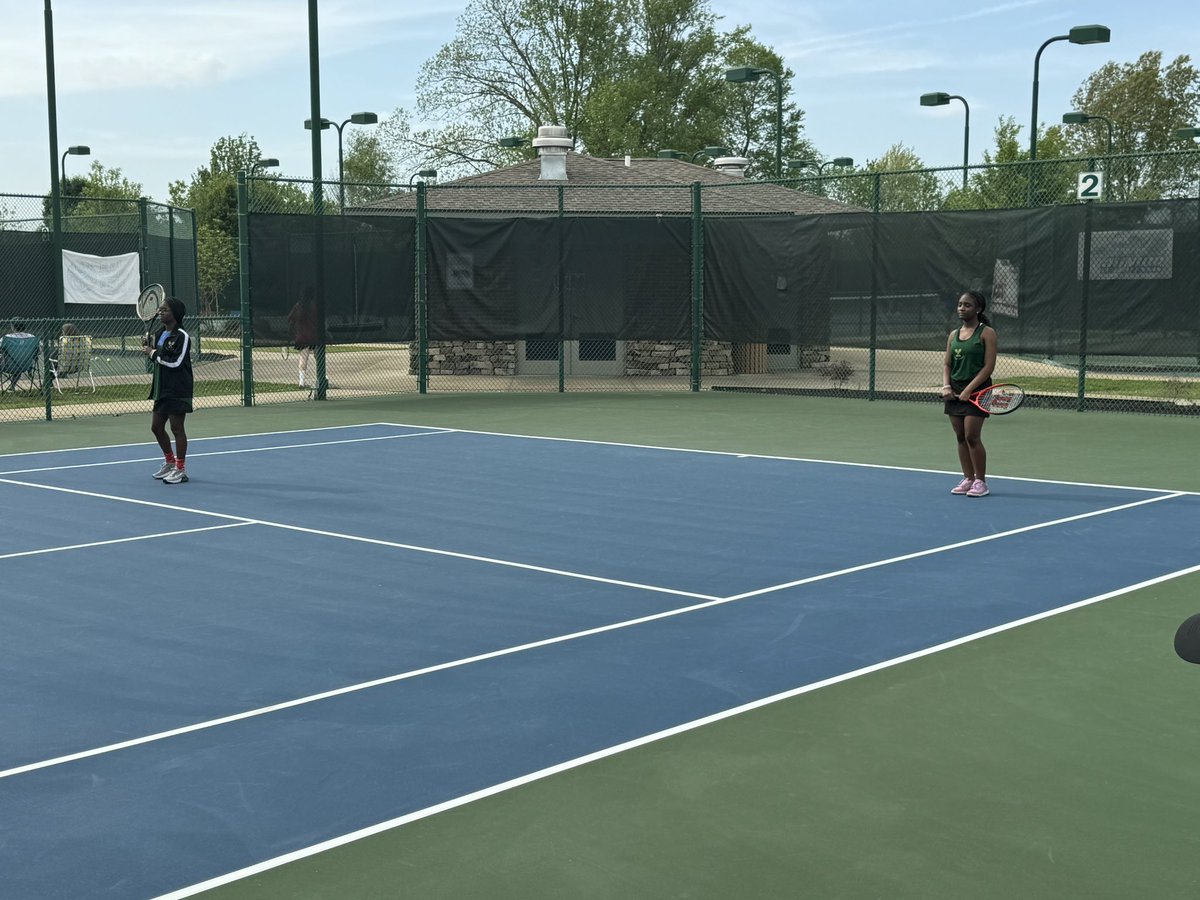 JmcssA's tweet image. Zariah Wade and Ariyon Doxie playing good defense in their DOUBLES MATCH!!! #GoodDefense @jcmmscougars @Cougar_channel @suptking