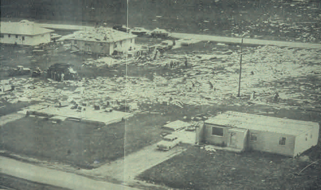 April 17, 1963: A violent, long-lived tornado tore through northeast Illinois and northwest Indiana. Per the SPC and NCDC databases, the F4 tracked for 57.3 miles. @sigtor2019 documented near-F5 damage along the Illinois portion of the path. One person was killed. #wxhistory