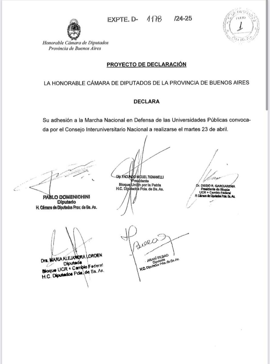 No vamos a mirar para otro lado. La Educación Pública es un derecho y una conquista de la democracia. Es la llave para el desarrollo y para eso se necesita una inversión sostenida, y no que el gobierno reduzca su presupuesto un 70%.

(Sigue)