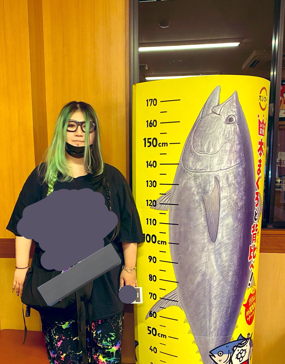 なんか変な表情で前髪が割れている写真しか全身わかるような写真なくてしゃーない載せるけどポケGOのアバターがデブ選べるようになってて再現度高すぎワロタです(部屋着で外出る感も) 