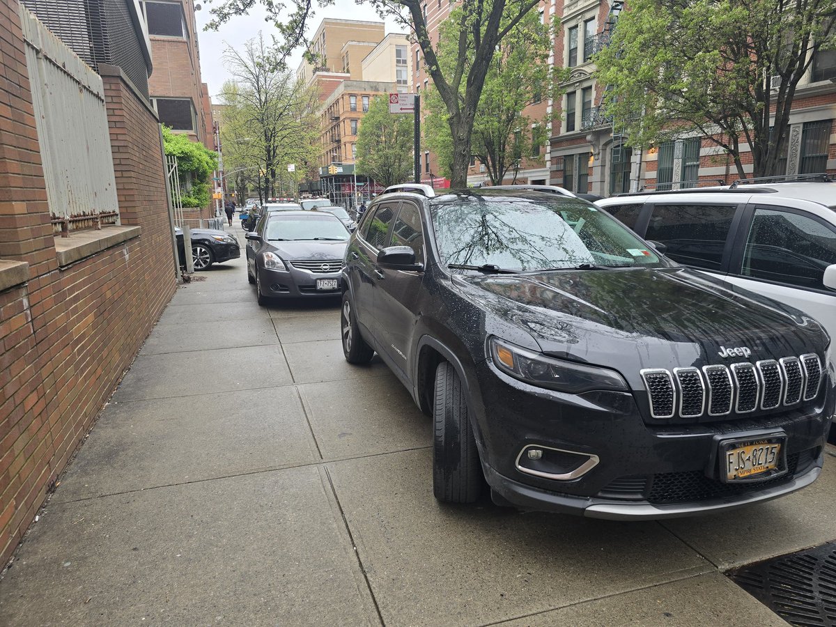 batatinha2's tweet photo. @MyNYPD @NYPDnews @NYPDChiefOfDept @NYPDCommAffairs @altaylor4nyc any comment on why NYPD continuously uses 148th Street as a parking lot? Even after numerous articles have come out, and disabled Harlem residents have pleaded for fair use of our own sidewalks? https://t.co/sJYo4vS3sN