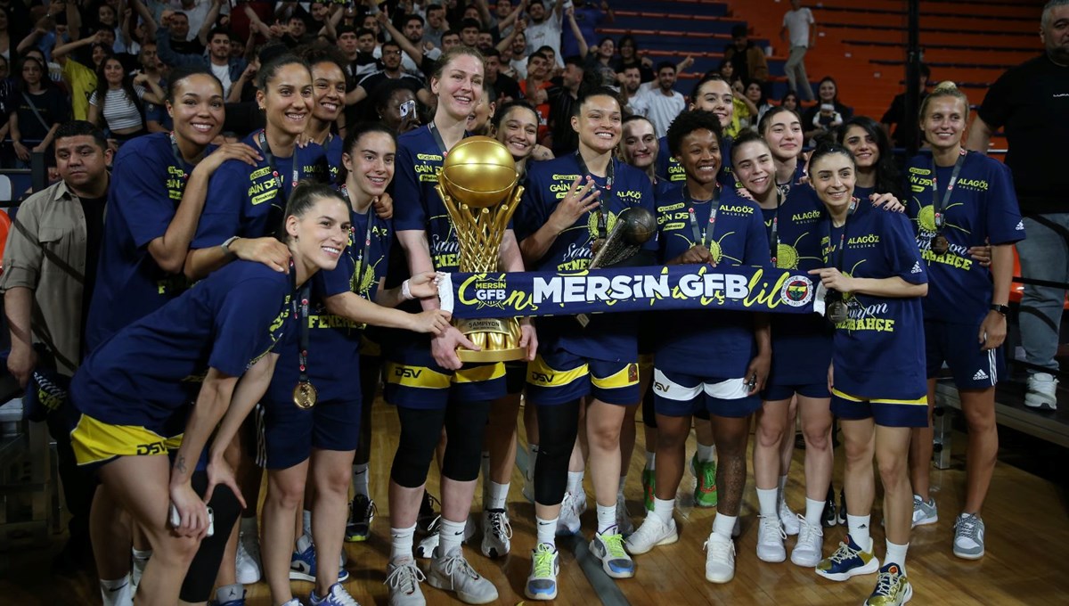 Fenerbahçe Alagöz Holding, ÇBK Mersin'i 80-56 yenerek kadınlar basketbol ligi şampiyonluğunu 18. kez kazandı. #KadınlarBasketbolSüperLigi #ŞampiyonFenerbahçe #18KezŞampiyon