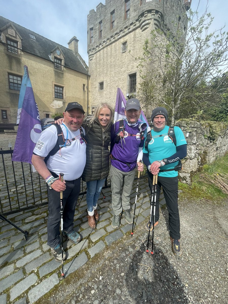 They’re at it again! @3dadswalking begin their latest charity walk to raise awareness of suicide awareness, and funds for the prevention charity @PAPYRUS_Charity Was wonderful to spend the day with them again @GranadaReports itv.com/news/granada/2…