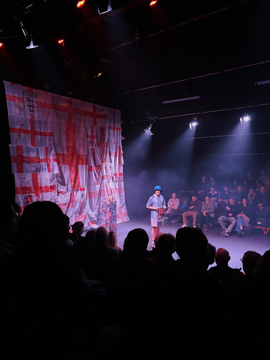 JessicaLKeating's tweet photo. Went to the preview of @bumflareplay tonight at @swkplay and it was absolutely fantastic! It is on until 4 May and I highly recommend it if you can get to it ⚽️🏴󠁧󠁢󠁥󠁮󠁧󠁿🍑🧨 https://t.co/Y5fSpkpYYr