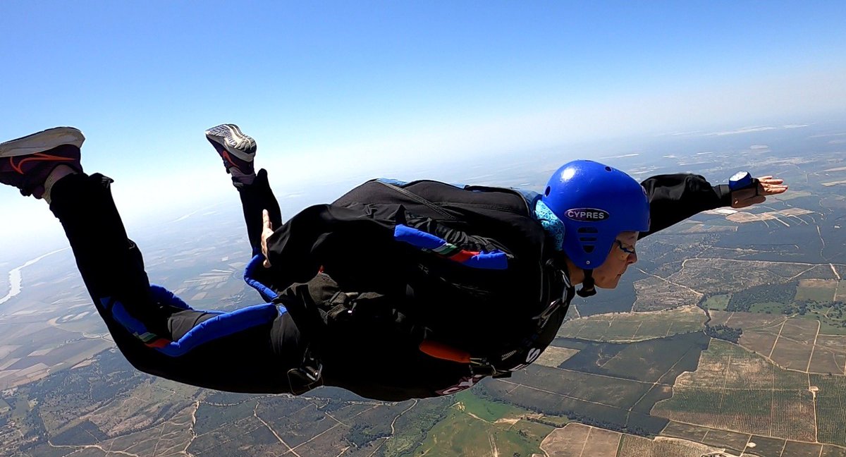 Officially a licenced skydiver now! Wheeee