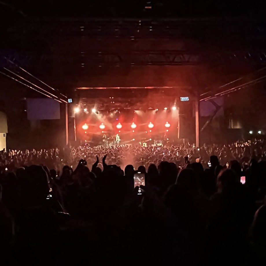 angelinamango_'s tweet photo. grazie milanooo 🤍🥹
#pareunapazzia https://t.co/NNSgmmpEAq