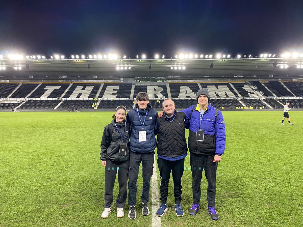 A massive shoutout to @EllaSmetana, @maxstairs, @JLincolnNCFC and @Shqiperianumri1 from @DerbyUni for assisting with media and comms tonight 👏 #DCFACountyCups 🏆