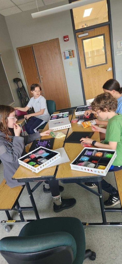 BHIMS_BHASD's tweet photo. K-5 Gifted has moved into game mode and will build their way to the end of the school year finish line! Using Bloxels, students are using the hands on platform to collaborate, build, and tell stories through video game creations. https://t.co/Jh8RGDiufQ