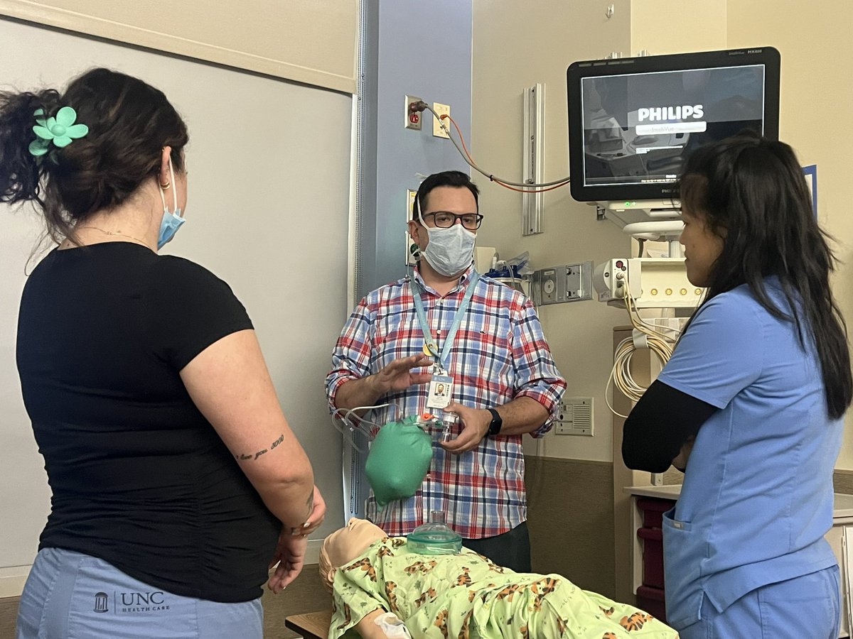 Guided discussions are extremely useful when centered around specific task training opportunities. Thank you to the @uncchildrens post anesthesia care team for participating in this exciting discussion of post operative hypoxia #UNCsim #ActiveLearning #TeamSTEPPS