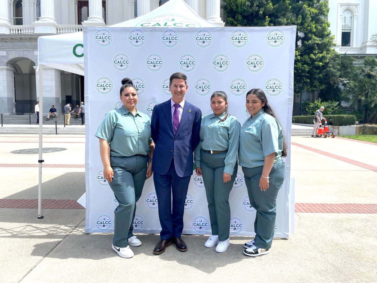 Great to see some San Diegans from #AD78 at the Capitol for the @LocalCorps annual Government Education Day. California Association of Local Conservation Corps engage in a variety of wildfire, natural resources, and zero waste projects throughout the state. Thankful for their…