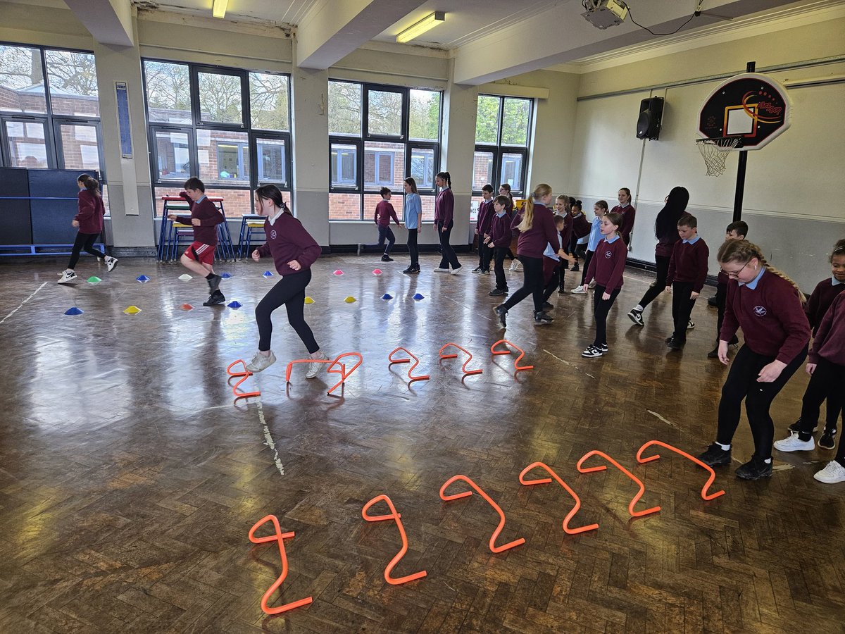 ⚽️🥎Lunchtime Club🥎⚽️ We had our very first lunchtime fitness club today, with a combined Y4 and Y6 presence. Great to see so many in attendance 🏃‍♂️🏃‍♀️ @StradbrokePri @StradbrokePE @Mr___Mills @NashStradbroke @ForgeSSP