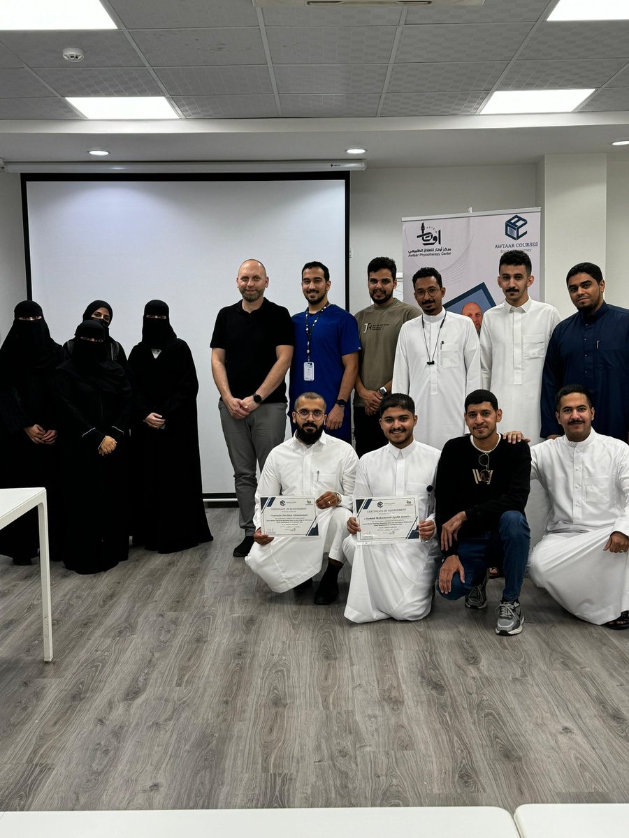 Awtaarcourses's tweet photo. ختامية دورة اليوم بتفاعل جميل جدا ومعلومات مثمرة للعقل.

نشكر الدكتور حكمت على مجهوده ونشكر جميع من حضر وساهم في نجاح هذه الدورة.❤️❤️ https://t.co/jrY82wS2FX