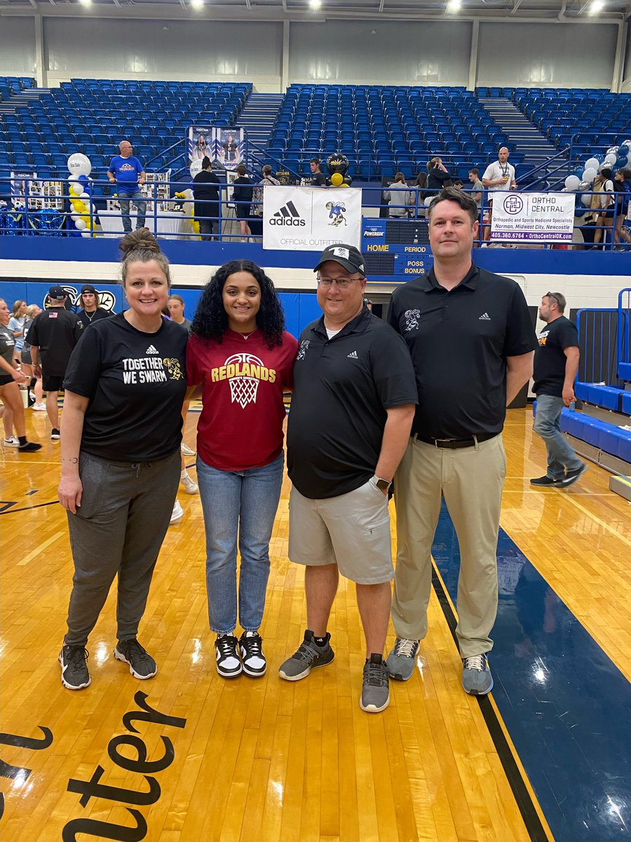 Lady Jacket Basketball tweet media