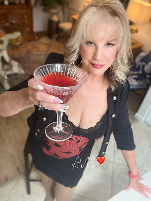 It's cocktail time!  The topless version is up at https://t.co/4L9FTqYtAS https://t.co/KaRDIgRTag