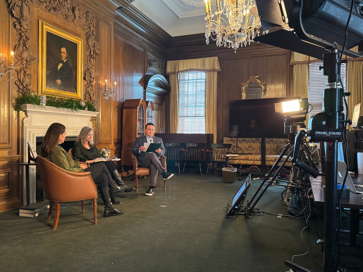 Behind the scenes of @DartmouthAlumni’s inaugural book club meeting. Really enjoyed my conversation with @dartmouthsports’ @MikeHarrity and @hopkinscenter’s Mary Lou Aleskie about “Choke.” Our full discussion: bit.ly/4auq6TT