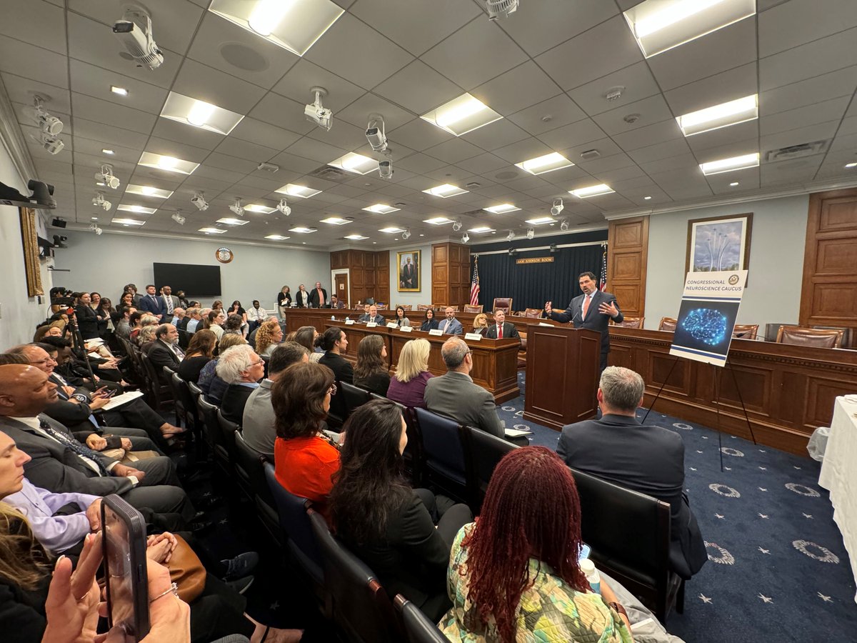 Briefing 10 Years of BRAIN Initiative Funding happening, a full panel of speakers in the line-up, beginning with CNC Co-Chair, Congressman Luttrell making remarks to a standing-room-only crowd. #studyBRAIN @ACNPorg @dana_fdn @SimonsFdn @SfNtweets @KavliFoundation @americanbrainco