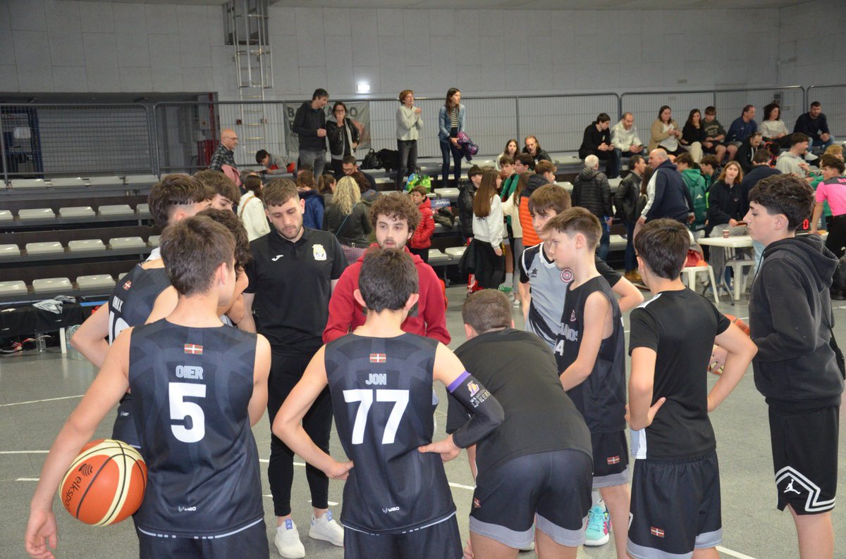 𝐅𝐈𝐍𝐀𝐋 𝐅𝐎𝐔𝐑 Tras su 16 - 0 en Liga, nuestro Infantil Masculino Especial luchará en su Final Four por disputar el Campeonato de Euskadi. 🗓️ Sábado 20 🕐 13:00 🆚 Salleko 📍Pol. Kandelazubieta (Leioa) ¡TODOS CON LOS NUESTROS POR ESA PLAZA! #mareagris #todosauna