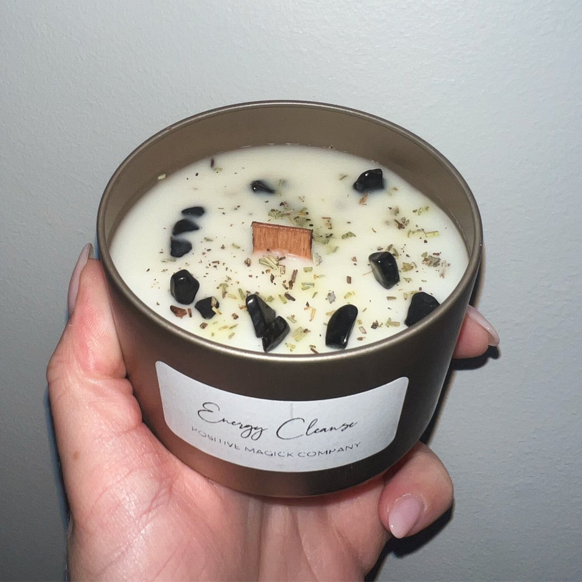 This is a good week to ✨ cleanse your space ✨! My energy cleanse candle has a cleansing fresh scent of eucalyptus spearmint, black tourmaline crystals, dried sage and dried rosemary. Bring a refresh to your house at the link below 🖤 positivemagickco.etsy.com