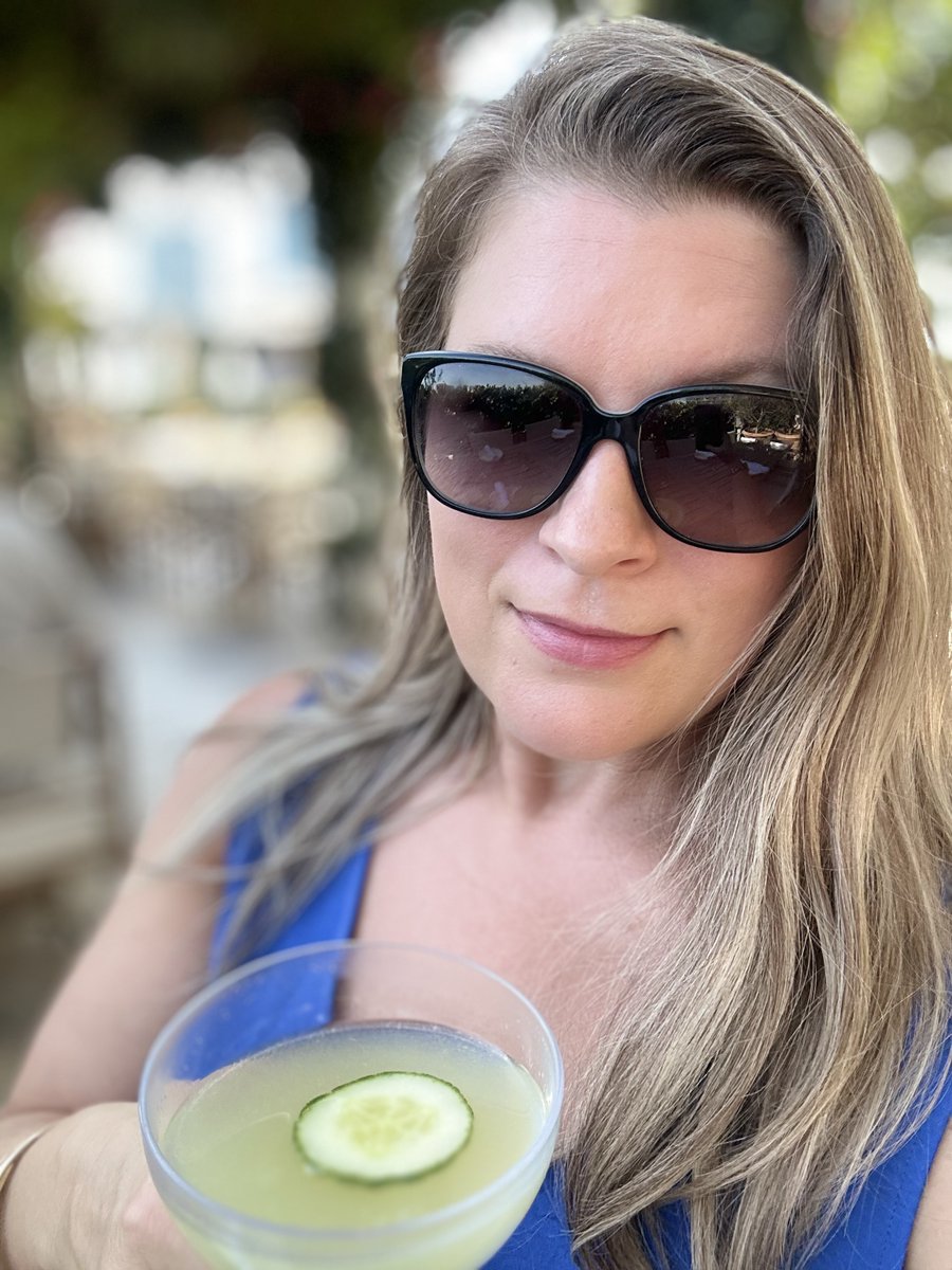 Cheers 🍸 #loveyourlife #changeyourlife #luckygirl #abileads #CrazyConfident #baylife #tampa #tampabae #tampabay #tampaphotography #beinspired #beauty #LifeAfterLeapingIn #relocation #goodvibes #gratitude #gulfviews #happiness