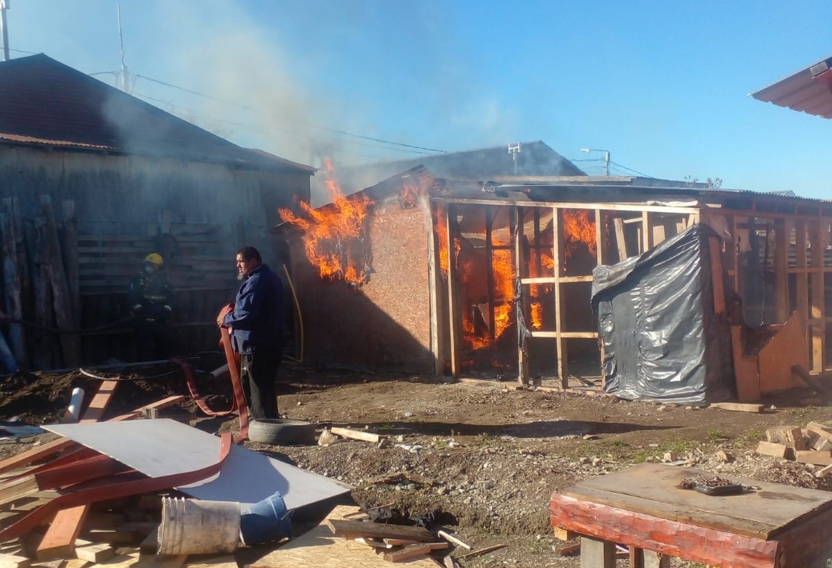 Una casilla de madera fue arrasada por un incendio en la ciudad de Tolhuin

informacionestdf.com.ar/noticia_78891_… #incendio #tolhuin #bomberosvoluntarios #DefensaCivil @policiatdf