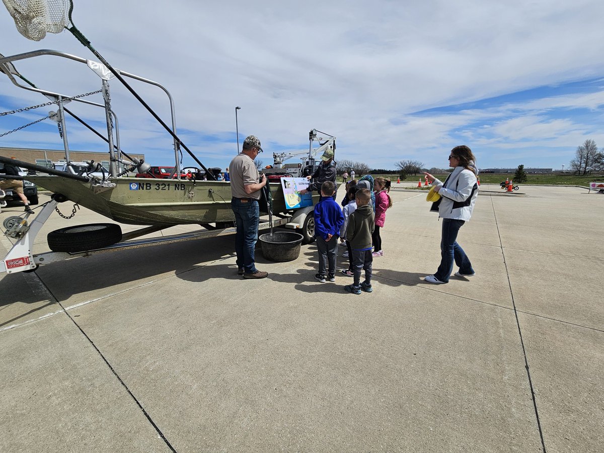 1st graders enjoyed learning about different careers on wheels during the annual Vehicle Day. Thank you to the Columbus Chamber of Commerce and all the volunteers who helped in putting this together! #lakeviewvikes