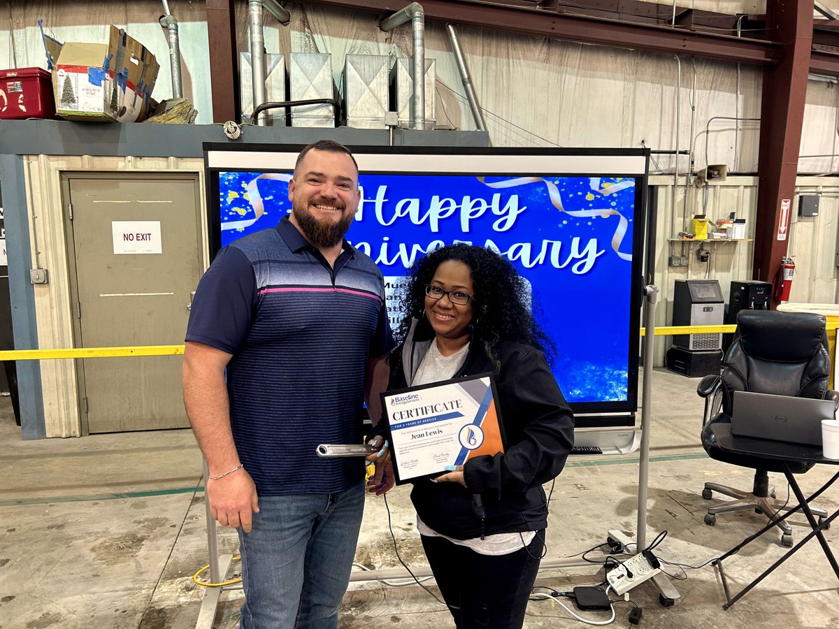 Special congratulations to:
🥇1 Year of Service: Casey High, Tiphani Napier, Briar Frost, Matt Drexel, & Justin Carroll.
🥉3 Years of Service: Joshua Mueggenborg and Jean Lewis. 
Congratulations to our solid team in OKC!👏👏#townhall #meetings #teambaseline #OKC
