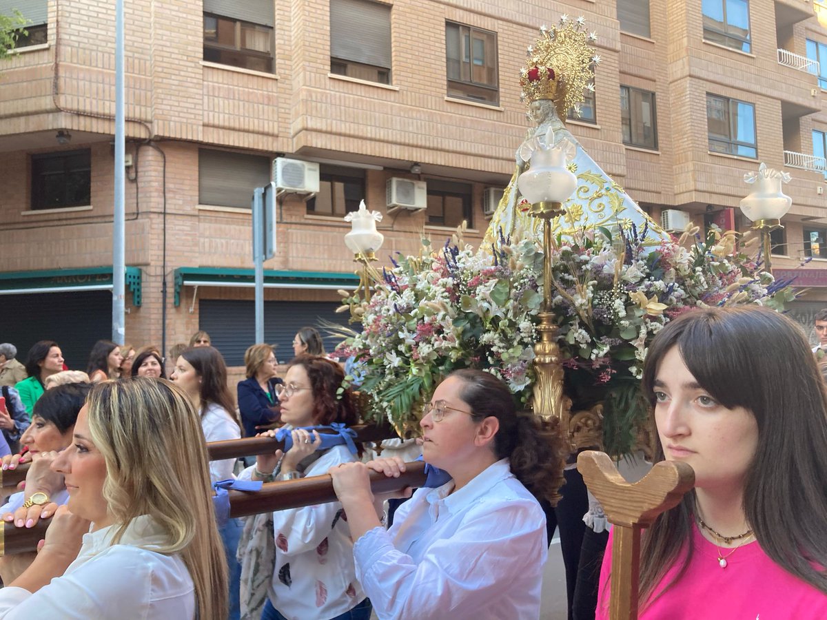 Espemolina60's tweet photo. La 'Mareta' es recibida con honores en la parroquia Santa Joaquina Vedruna
https://t.co/JqQw0VGwc3 https://t.co/bSoyK99qa4