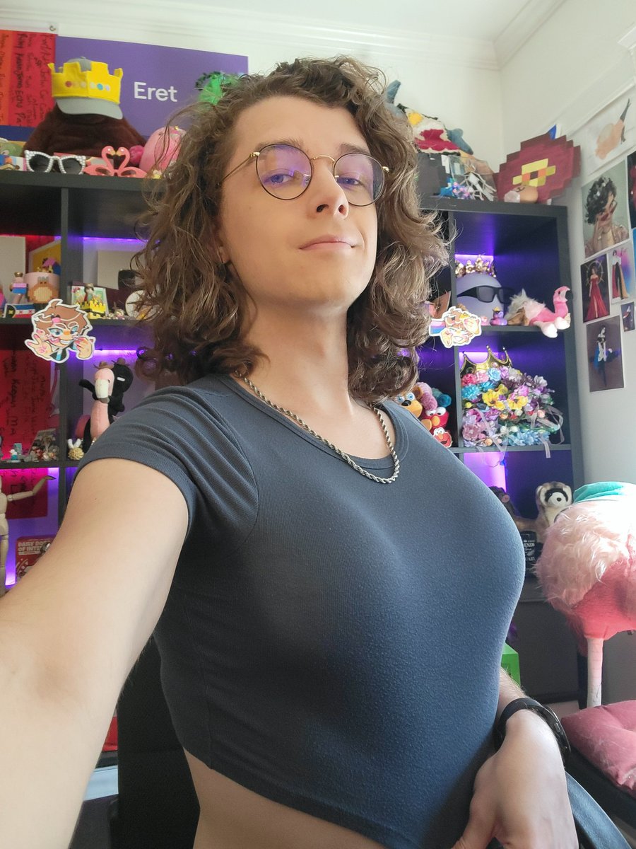 I want to get used to wearing crop tops more!

I need more outfit ideas that I can try. Any ideas? 🤔