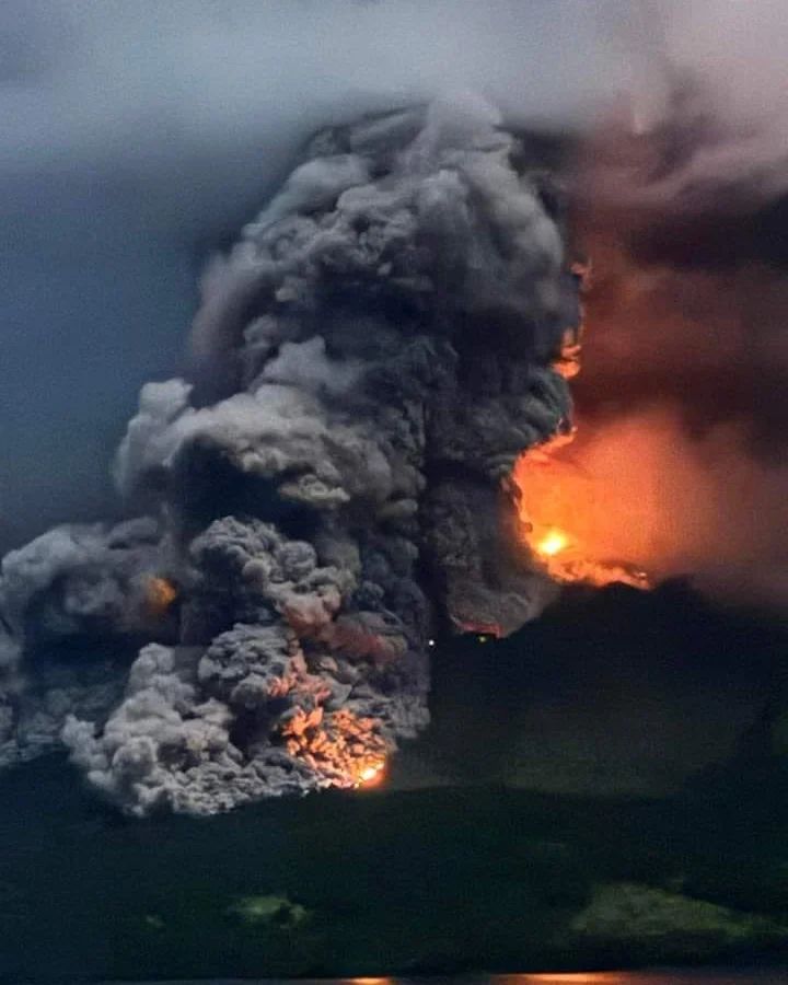 Gunung Ruang di Kab Kep Sitaro, Sulut meletus pd Selasa 14/4/2024 272 Kepala Keluarga atau 828 jiwa mengungsi.