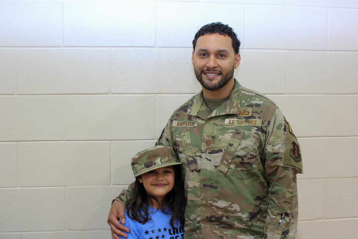 Last week, Superintendent Woods visited Bonaire Primary School in the @HoustonCountySD to present them with a 2023-2024 Military Flagship Award. Congratulations, @BPSBobcats! See more photos from the event at flic.kr/s/aHBqjBmK5E. #GAMonthoftheMilitaryChild