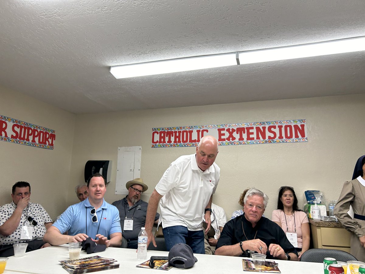 Catholic Extension
brought a group from Houston, Midland & Newark NJ to visit the work of the Diocese in the most under-resourced areas. Here at a center we are building in the colonias north of DonnaTX.
I am grateful for the work 
@CathExtension does in the mission areas of US.