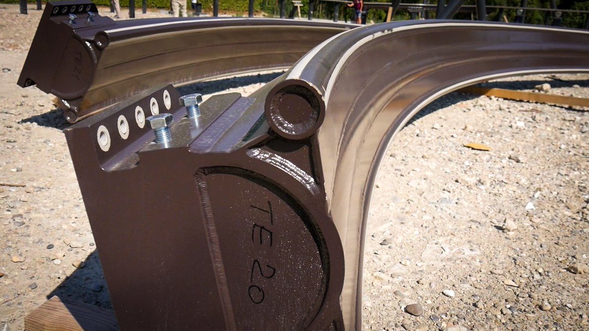 coasterpedia's tweet photo. The Intamin Hot Racer is our favourite Twin railed Single rail coaster! https://t.co/GE4rJuNz72