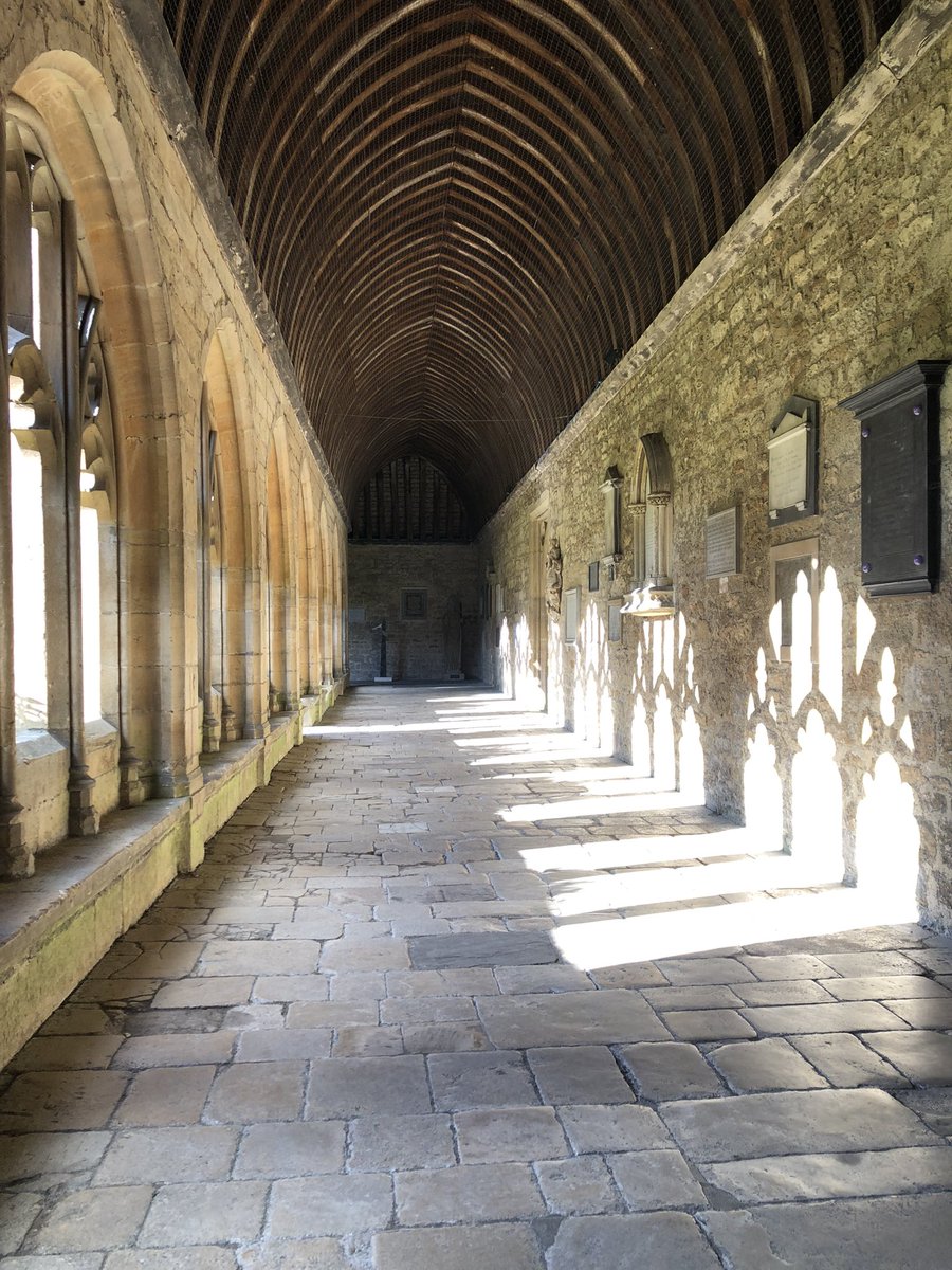 First night… a snapshot. Happy - very happy! @ArtsFestOxford @vonstumm @NewCollegeOx #sculpture #light #oldandnew #sitespecificcuration @OxTweets @UniofOxford @MCSOxford @oxfculturalprog @TORCHOxford @DailyInfoOxford @VisualArtsOx Photos : Erica Longfellow & @M_Castelletti