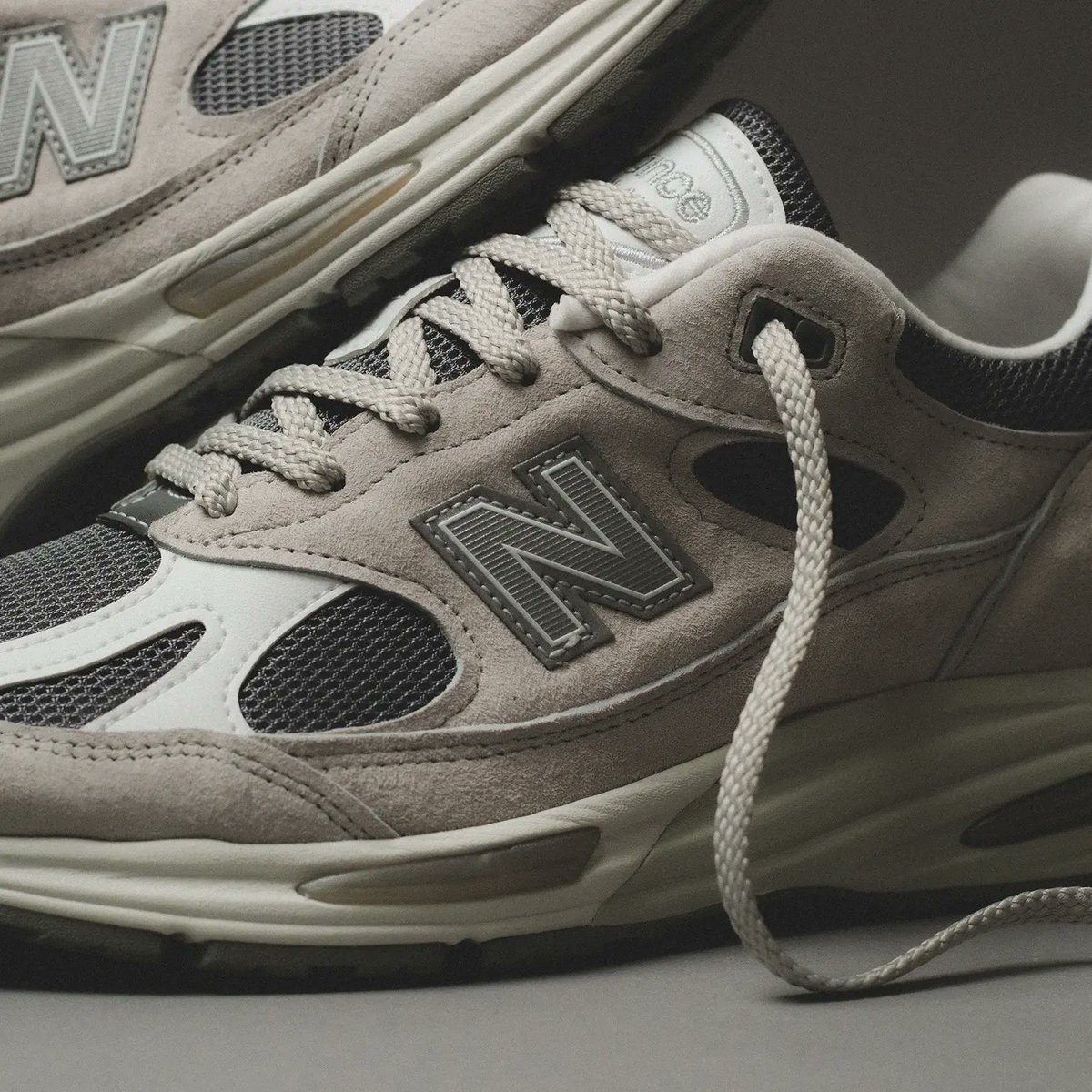 snkr_twitr's tweet photo. AD: LIVE in 25mins
New Balance 991 Made in U.K. 'Light Grey'

43einhalb https://t.co/ZIDYqF2uQA
BSTN https://t.co/EU3TYeme6y

Global Shipping https://t.co/qXkvU13BWv