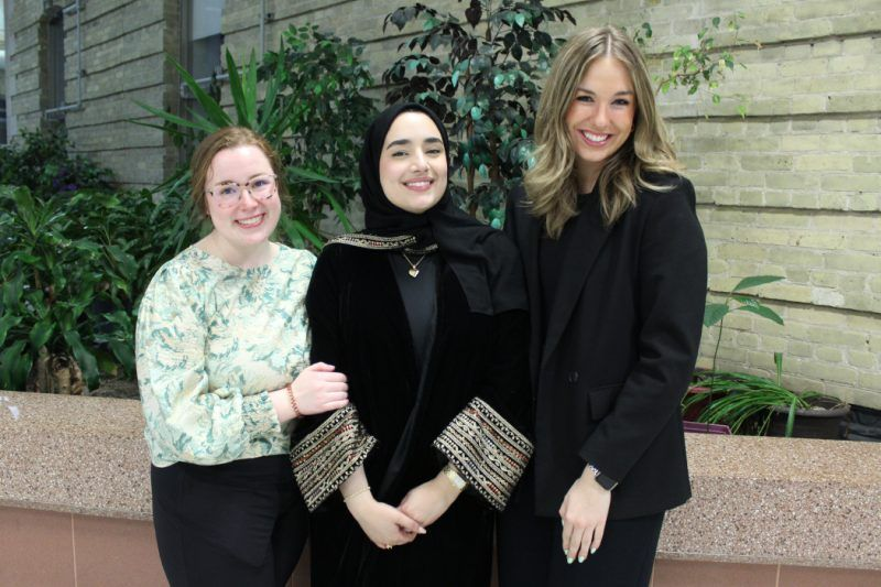 👏 CDIC Master's students Mackenzie Alexiuk, Heba Elgubtan, & Haley Farion recently organized an Interdisciplinary Health Ramadan Iftar, bringing together @UM_RadyFHS faculty, staff & students to mark the end of Ramadan. Read more about the event: bit.ly/3xPp9qD