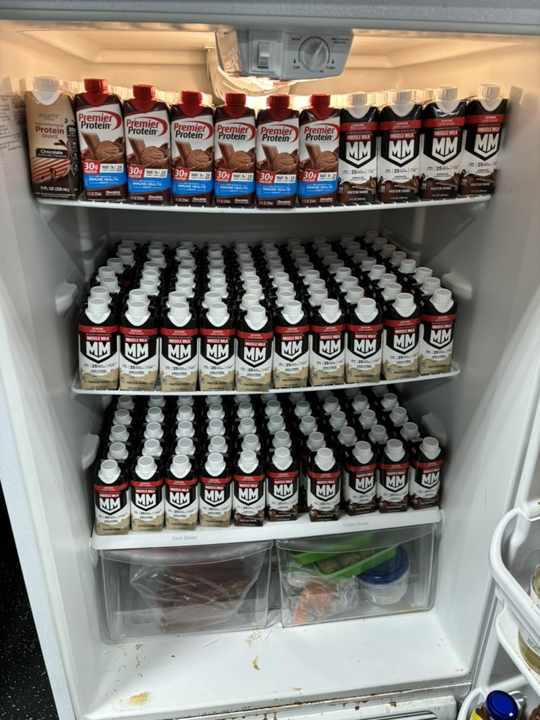 SpoofhoundFoot1's tweet photo. Thank you BSN for helping us fuel our student athletes. #GoodInGoodOut https://t.co/4JtFI8Kz5Q