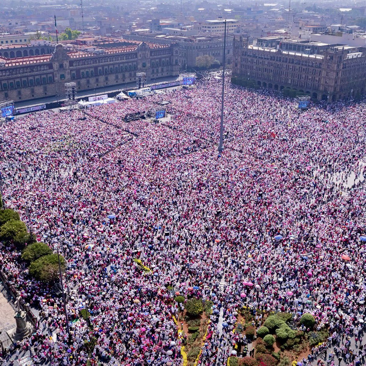 Somos #MareaRosa y fuimos nosotros los que llevamos a @XochitlGalvez a la boleta presidencial, el 2 de junio seremos quienes la vamos a hacer presidenta de México... Pero antes ... #ALasCalles19M ¡Nos vemos el 19 de Mayo!