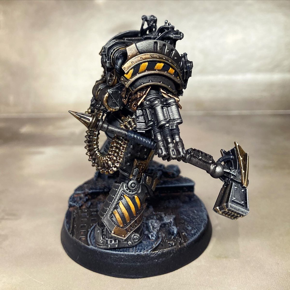 HeresyJunkie's tweet photo. Got myself distracted tonight and went and painted Perterabo. It was a bit of a speed paint at only 4 hours and is totally ruined by my inability to paint faces but still pleased. #warmongers #WarhammerCommunity #horusheresy #30k #ironwarriors https://t.co/5jCaXLA3dE
