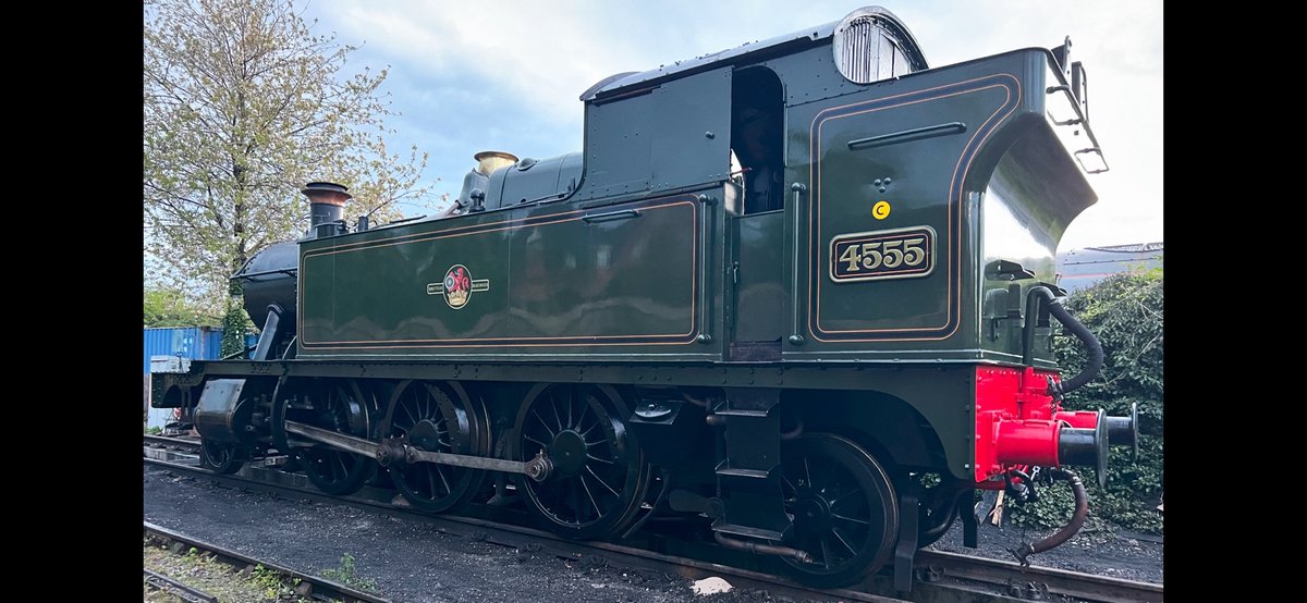 PC’s Dollery & Kime attended a report of youths trespassing inside the #Chinnor railway again this evening. This is the second report this week, last night damage was caused to a train. This issue is being investigated and will result in positive action being taken👮‍♂️