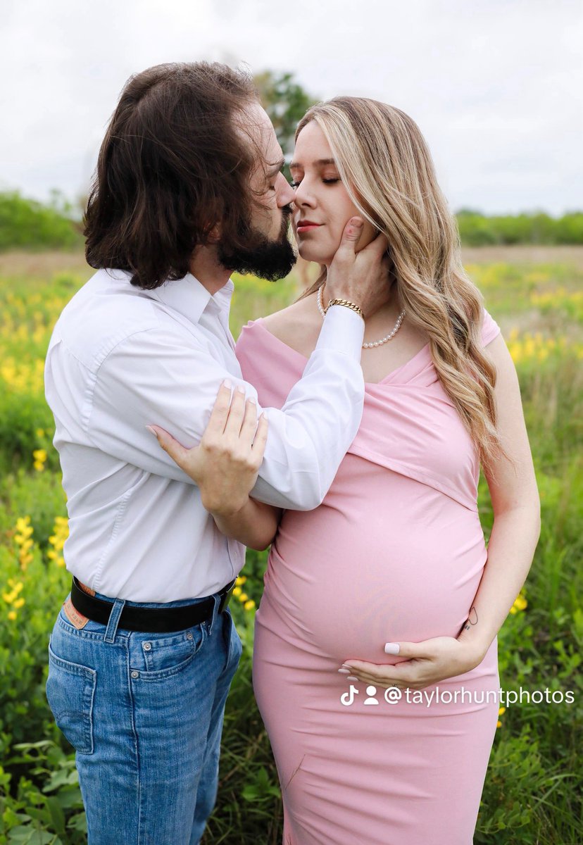 TaylorHuntPhoto's tweet photo. Shannon’s Maternity Session 💕
#houstonphotographer #canon #canonphotography #maternity #soontobemommy #maternitysession #Houston https://t.co/fZkksYObw2