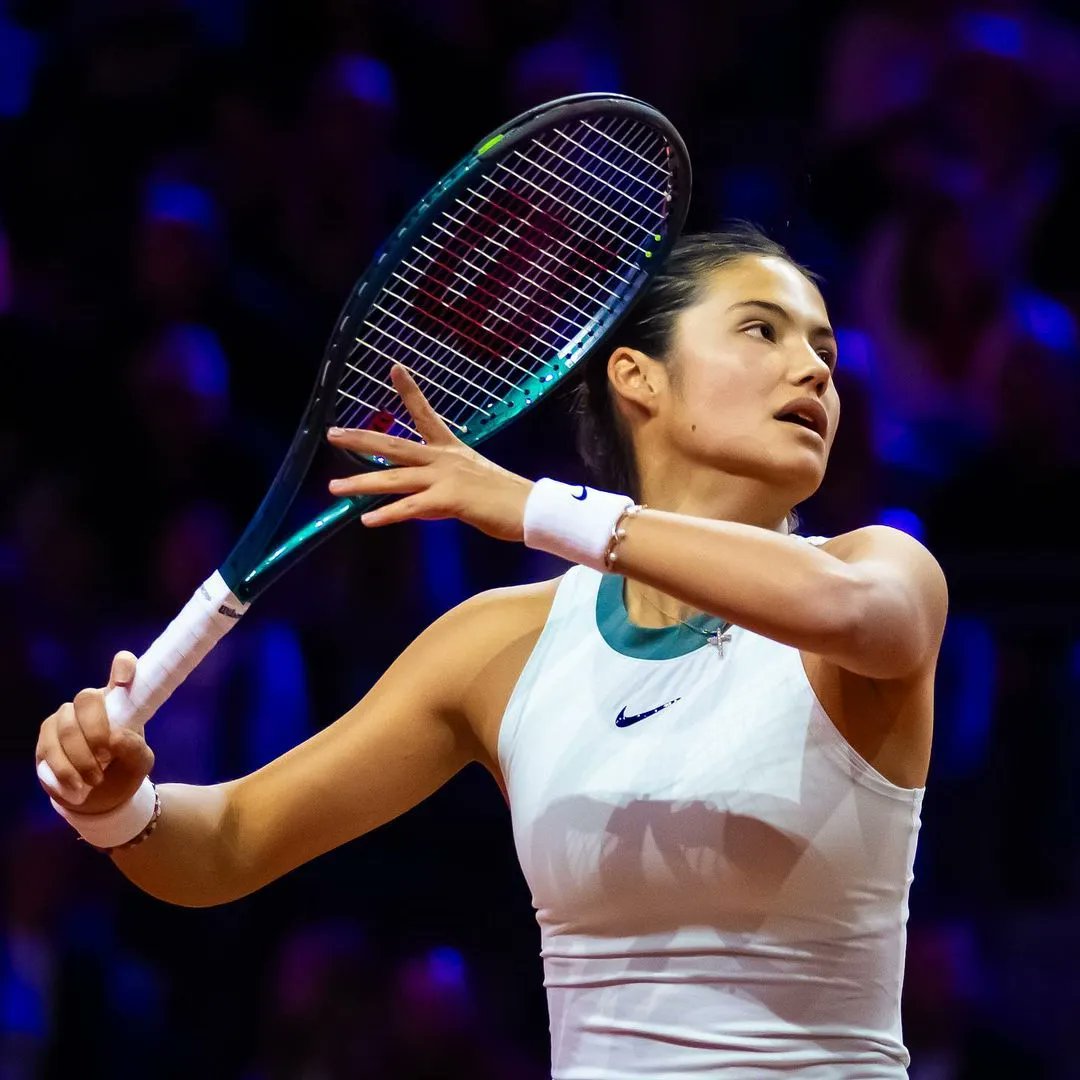 RaducanuEmma's tweet photo. Emma Raducanu defeated Anqelique  Kerber 6-2, 6-1, first round @PorscheTennis https://t.co/4mIbrKwHo6