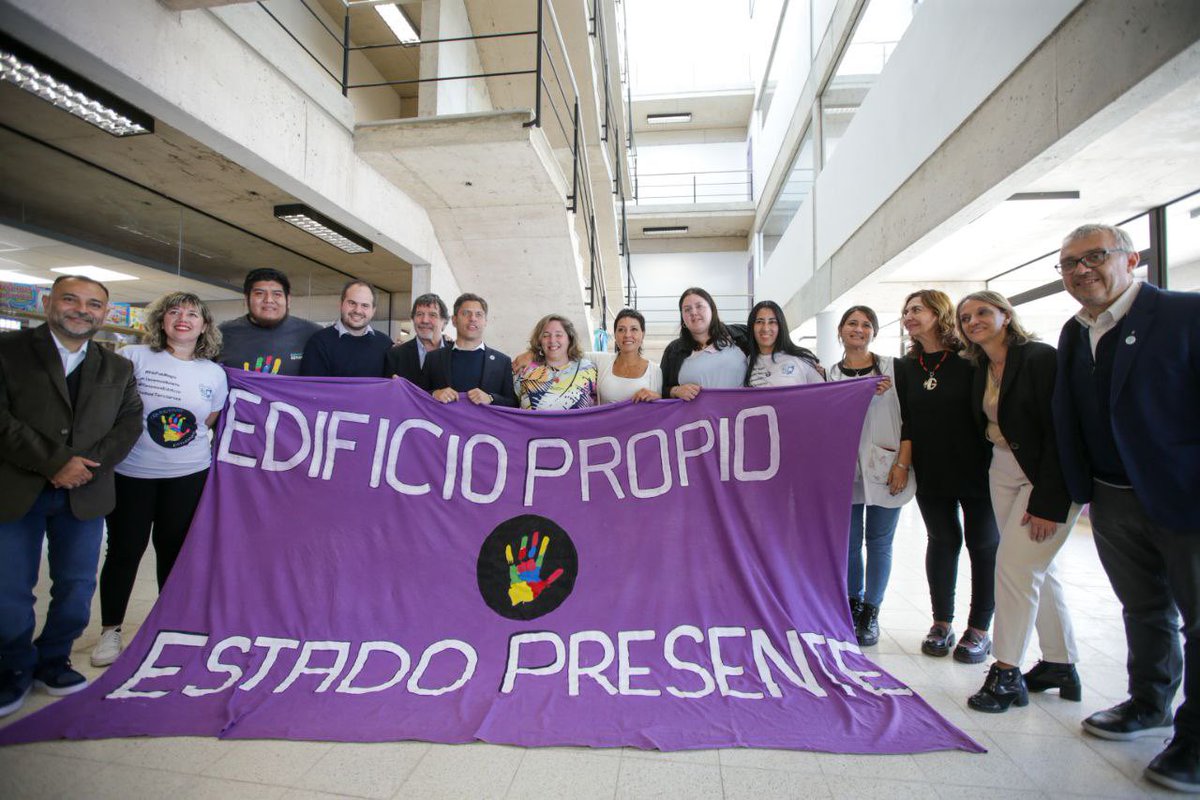 mayrasmendoza's tweet photo. Cerramos este día inaugurando el Instituto Superior de Formación Docente y Técnica Nº83 de San Francisco Solano con el gobernador, @Kicillofok. https://t.co/DI95DtgBe8