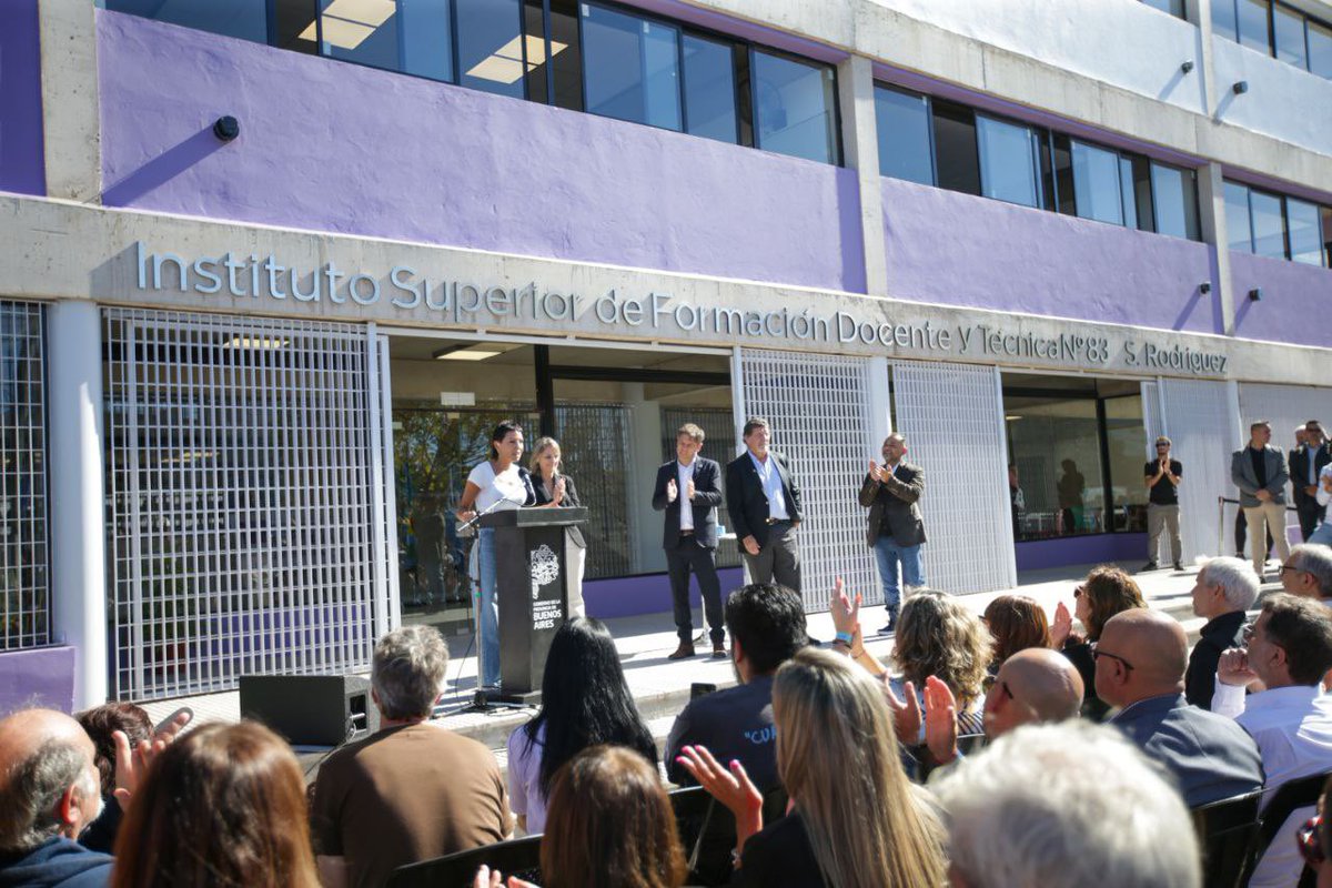 mayrasmendoza's tweet photo. Cerramos este día inaugurando el Instituto Superior de Formación Docente y Técnica Nº83 de San Francisco Solano con el gobernador, @Kicillofok. https://t.co/DI95DtgBe8