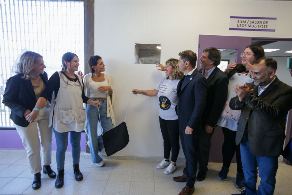 mayrasmendoza's tweet photo. Cerramos este día inaugurando el Instituto Superior de Formación Docente y Técnica Nº83 de San Francisco Solano con el gobernador, @Kicillofok. https://t.co/DI95DtgBe8