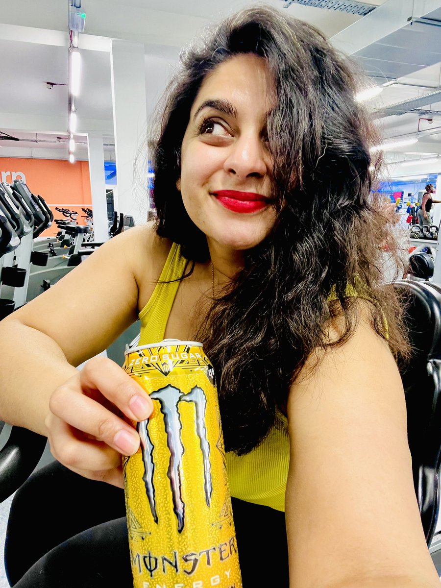 Matching Monster to supercharge my 36th consecutive day at the gym 💪💃💪