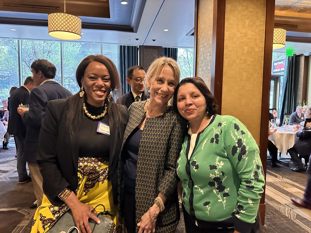 chadehum's tweet photo. @ChildNeuroSoc cheering for @AANmember Child neurology for adult neurology program this morning! Thanks for the adult enthusiasm!! #AANAM 2024 @AgSonika @anntiltonnola https://t.co/9oVl6KQoT1