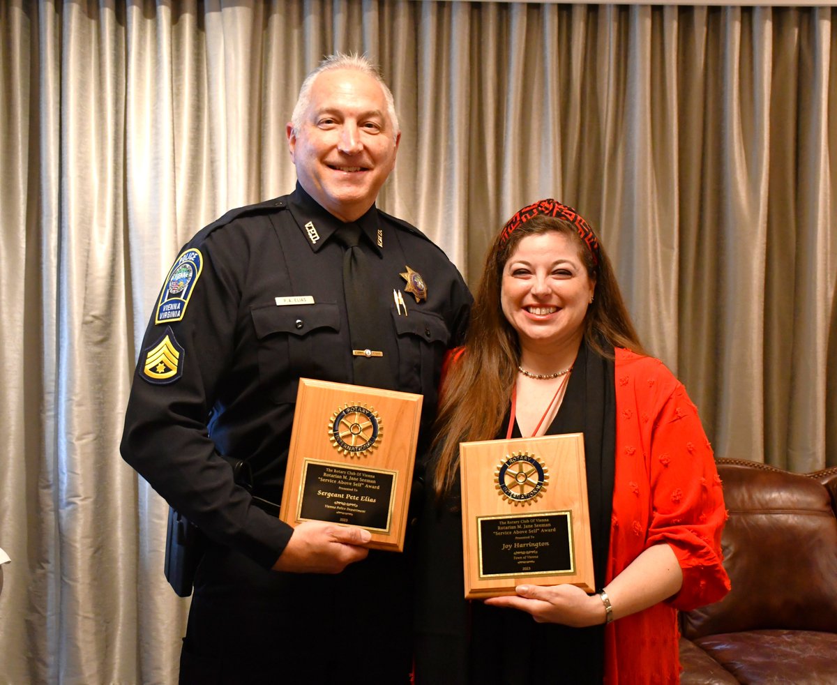 Congratulations to @VPDVA Sergeant Pete Elias, Parks and Recreation Administration Assistant Joy Harrington, and @ViennaVFD Jessica Mesich for receiving this year’s M. Jane Seeman “Service Above Self” Award! The Rotary Club of Vienna presented the awards at 'Town of Vienna Day!'