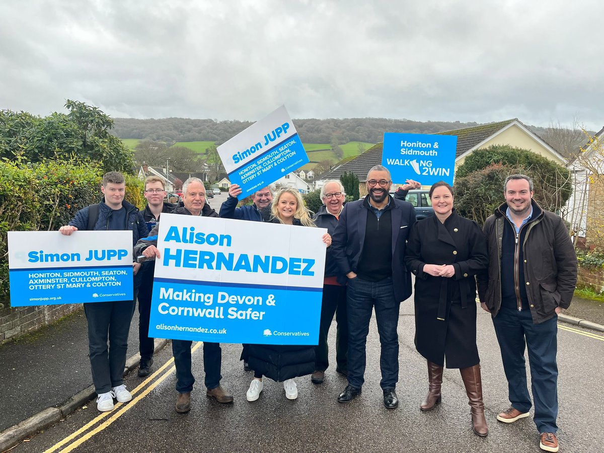 AlisonHernandez's tweet photo. Volunteers deliver leaflets, knock on doors, telephone canvass and speak with residents to share the results of my efforts for the people of Devon, Cornwall &amp; the Isles of Scilly. I use these visits to listen to voters concerns and even compliments! #VoteConservative #2ndMay https://t.co/VbTUfjzgOw