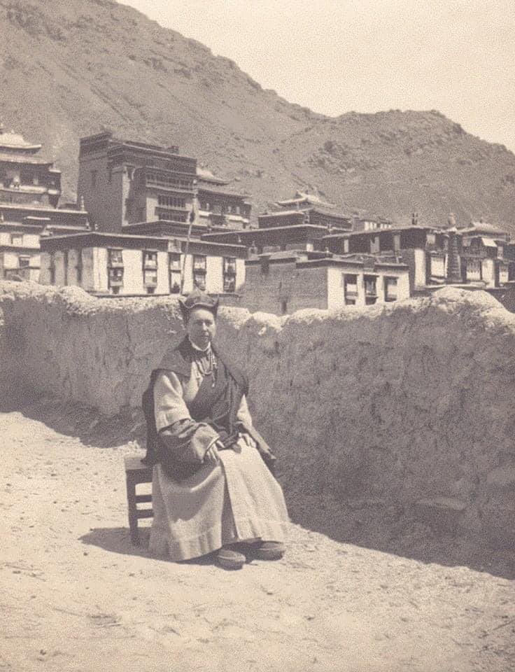 Alexandra David-Néel at Tashi Lhunpo Monastery , Shigatse,TIBET.1916 

Shigatse is Tibet’s second biggest city and it is 268km away from Lhasa, the Capital of Tibet